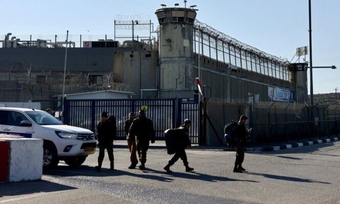 مصلحة السجون الإسرائيلية: داهمنا سجناء فلسطينيين بعد هتافهم فرحًا خلال القصف الإيراني