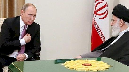 بعد حديثه مع ترامب.. بوتين ينقل "تحذيرا صريحا" إلى خامنئي