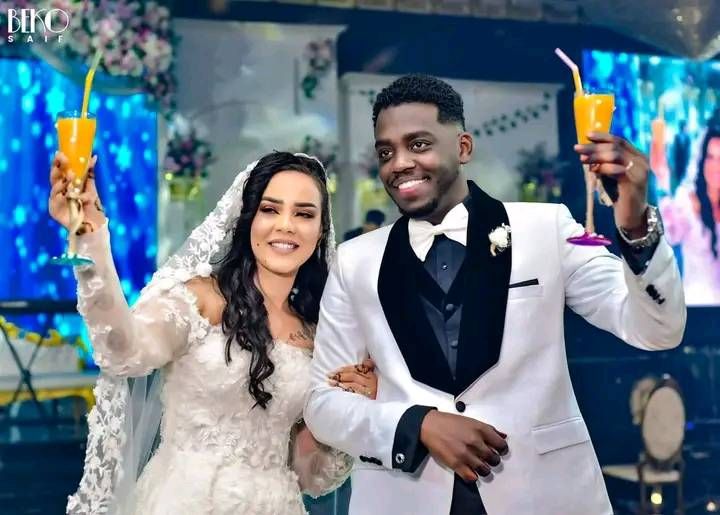 بالصورة..”أتمنى لها حياة سعيدة”.. الفنان مأمون سوار الدهب يفاجئ الجميع ويعلن إنفصاله رسمياً عن زوجته الحسناء ويكشف الحقائق كاملة: (زي ما كل الناس عارفه الطلاق ما بقع على”الحامل”)