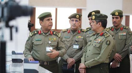 اللواء المربع يقف على سير العمل في صالات الجوازات بمطار الطائف الدولي