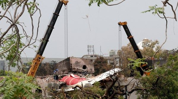 العثور على الصندوق الأسود الثاني للطائرة الهندية المنكوبة