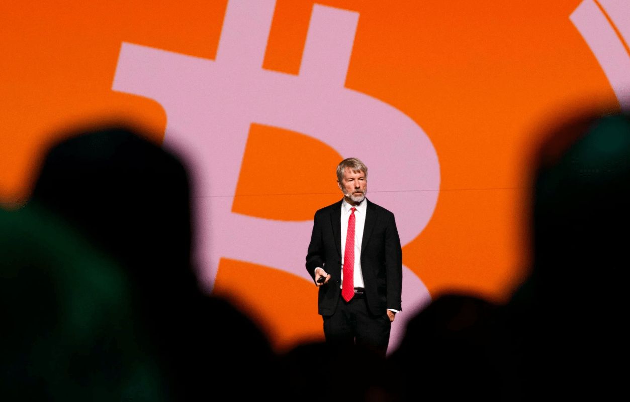 مايكل سايلور يعود لشراء البيتكوين وتخصيص مليار دولار لاقتناء أكثر من 10,000 بيتكوين