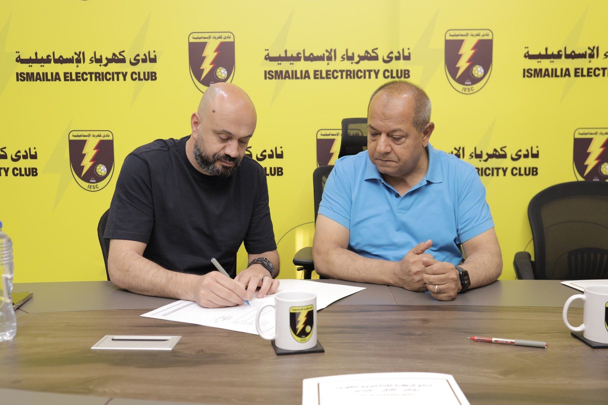 رضا شحاتة مديرا فنيا لكهرباء الإسماعيلية فى الدورى الممتاز.. صور