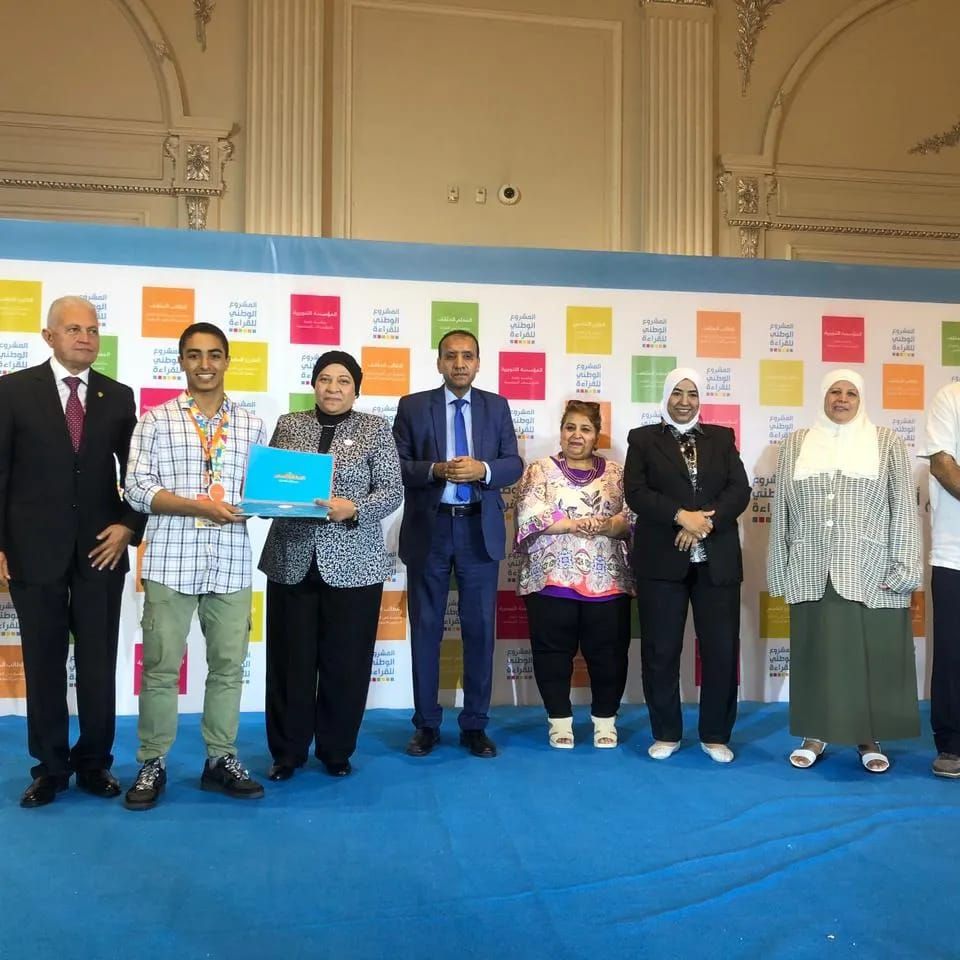 محمد أول الجيزة بالشهادة الإعدادية.. حافظ للقرآن وصائد للجوائز ويعمل بالصيف