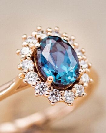 لنساء شهر حزيران.. مجوهرات تشع أناقة لمواليد هذا الشهر