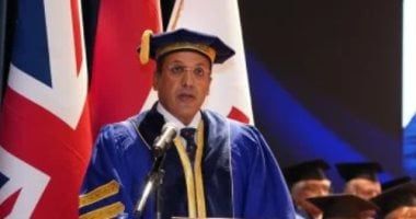 سفير بريطانيا يهنئ العالم المصرى محمد لطفى بعد منحه الشرف الملكى