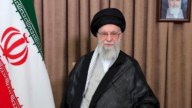 برلماني إيراني يفضح خامنئي: طهران تبحث عن حل "يحفظ ماء الوجه" والأولوية لبقاء النظام