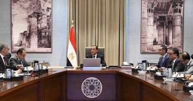 رئيس الوزراء يستعرض خطوات تنفيذ برنامج الطروحات الحكومية فى قطاع الاتصالات