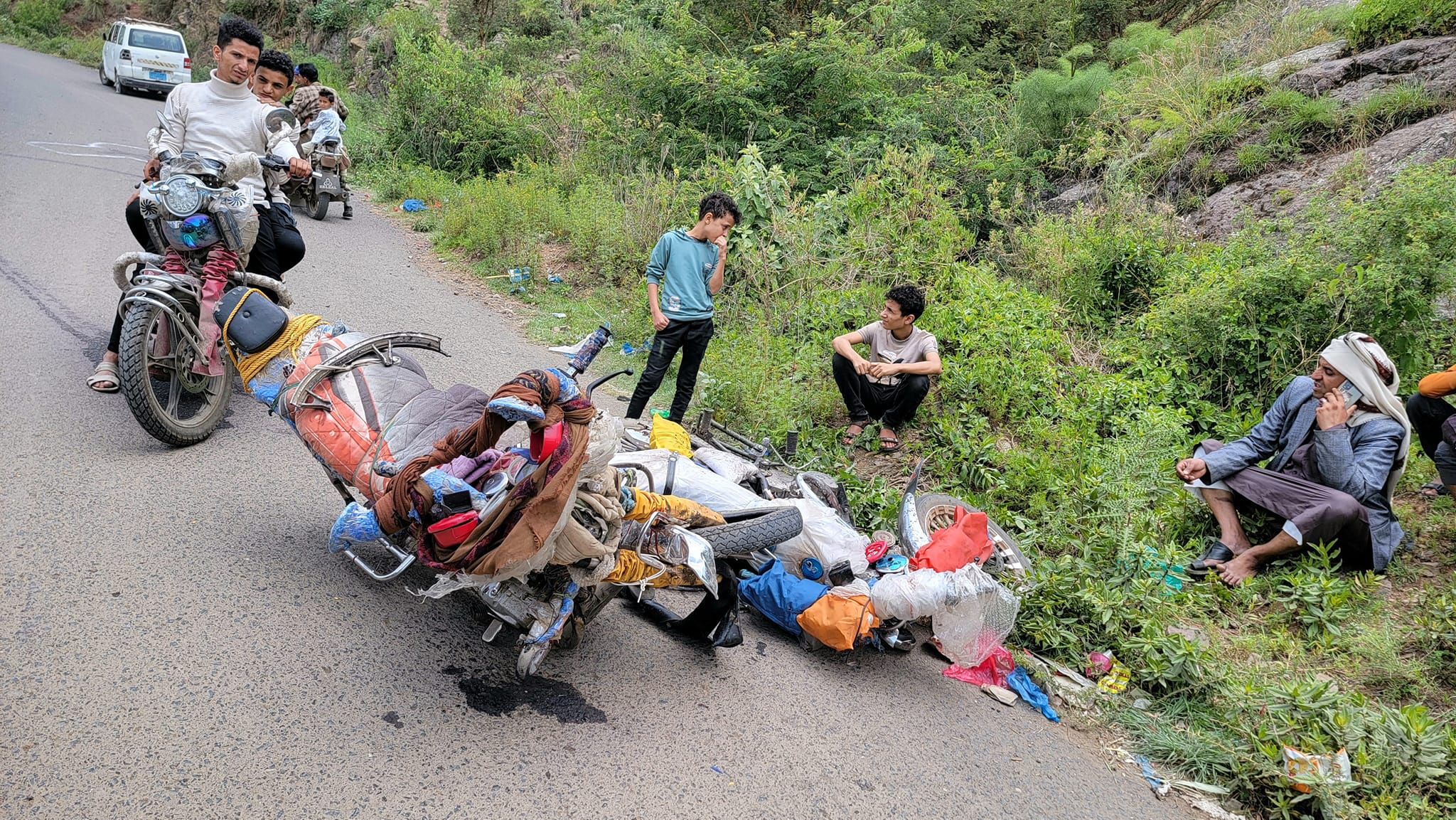 صنعاء.. مصرع شخصين وإصابة ثالث في حادث مروري مروّع في مناخة