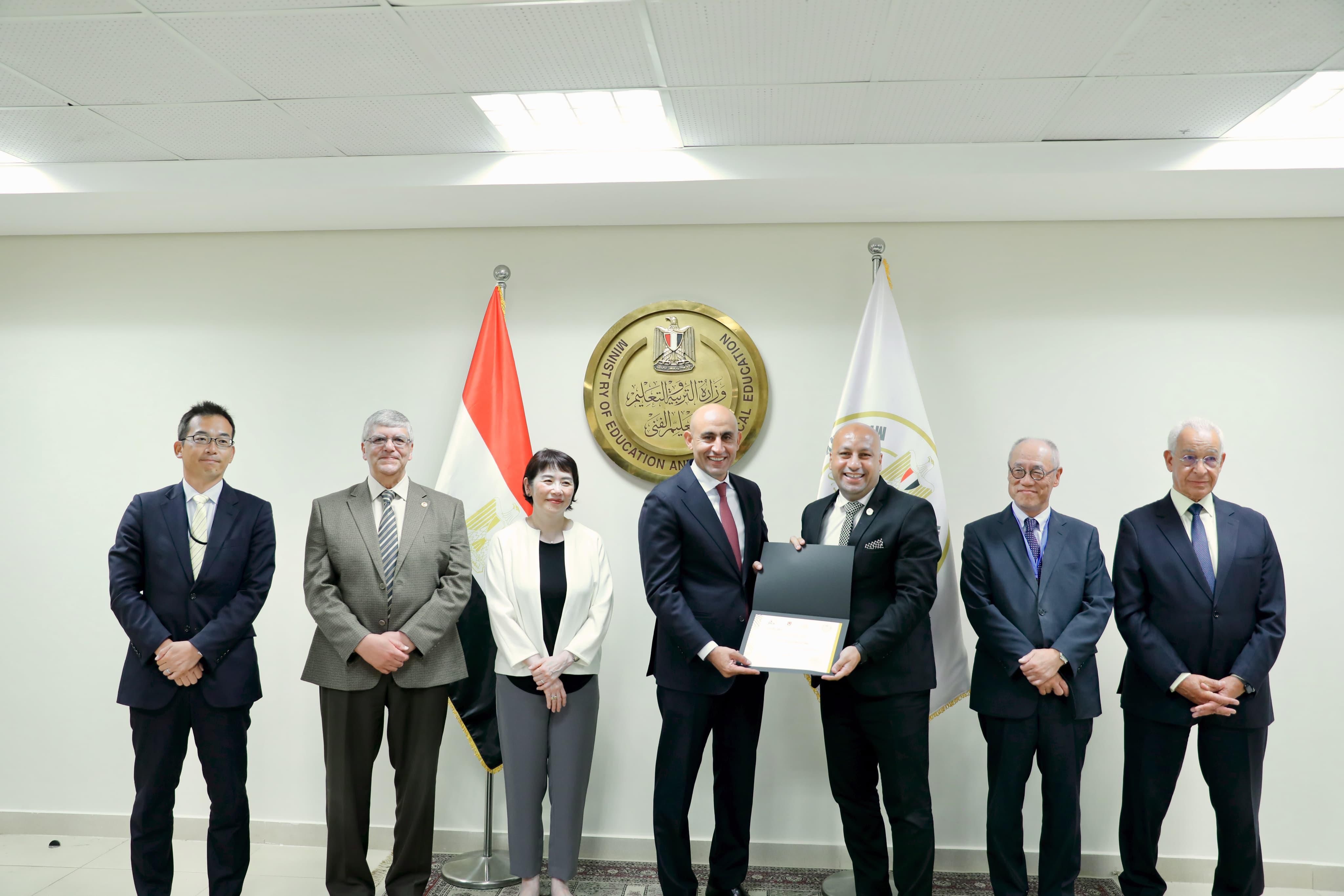 وزير التعليم ونائب "جايكا" يكرمان الدفعة الرابعة من مدربي أنشطة التوكاتسو