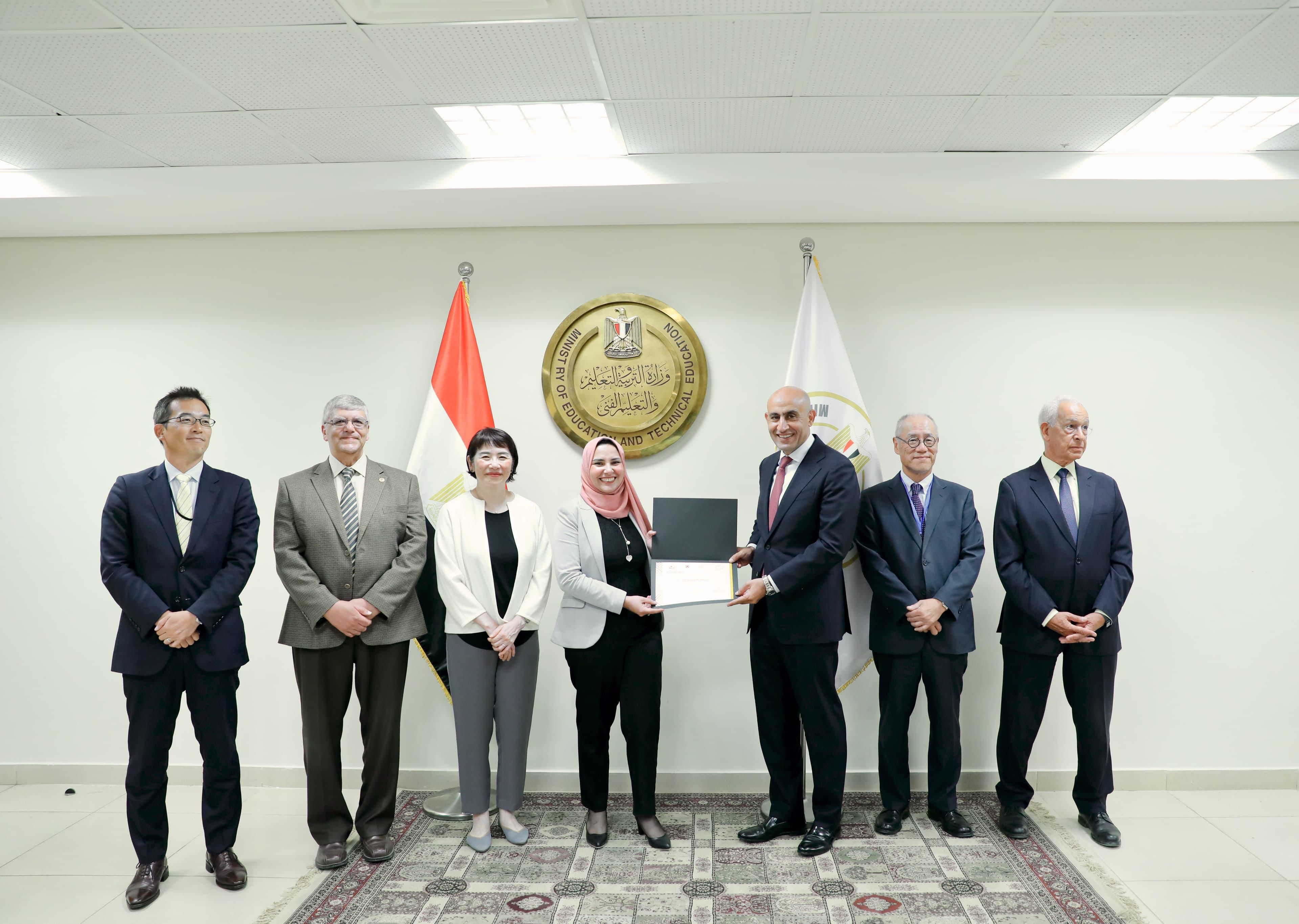 وزير التعليم ونائب "جايكا" يكرمان الدفعة الرابعة من مدربي أنشطة التوكاتسو