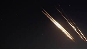 لن تصدق ماتشاهده...هذا مافعله اللبنانييون أثناء تحليق الصواريخ الإيرانية في أجواء لبنان "فيديو"