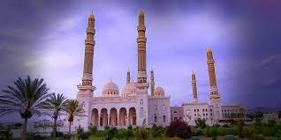 ما القصة؟...منارات المساجد في صنعاء تتحول إلى منصات تجارية