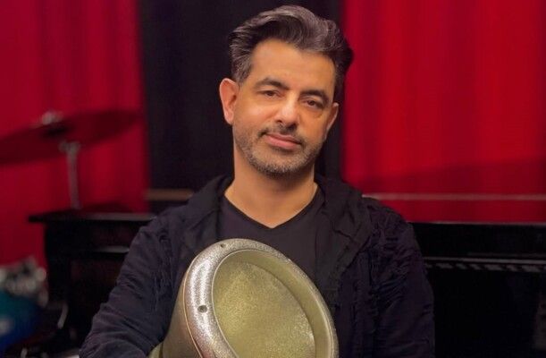 روني برّاك... إيقاع يعبر الحدود وينبض بالعالمية