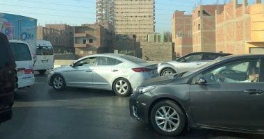 النشرة المرورية.. زحام بالطرق الرئيسية فى القاهرة والجيزة