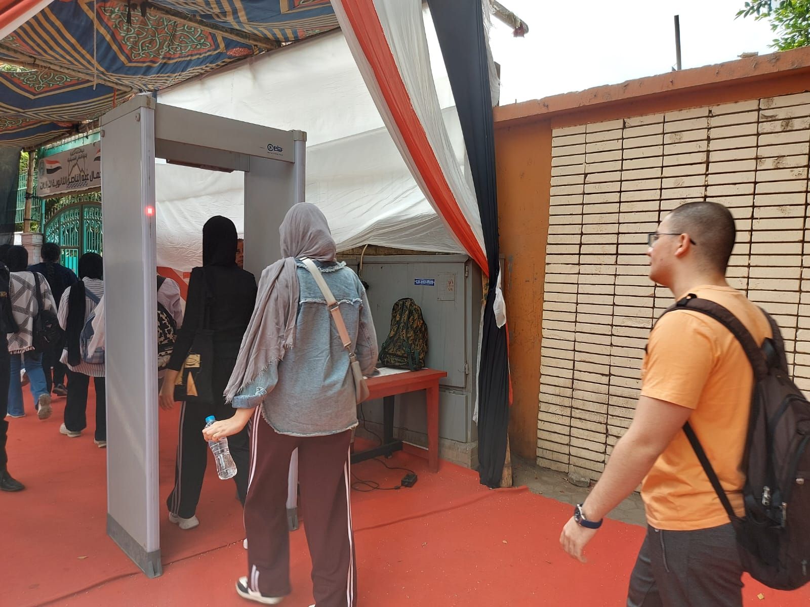 تفتيش ذاتى ومنع للهواتف.. إجراءات مشددة فى لجان الثانوية العامة