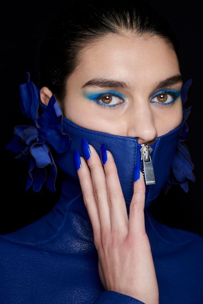 ألوان مناكير رائجة موضة صيف 2025 تناسب البشرة البيضاء وتمنحها حيوية وجمالاً