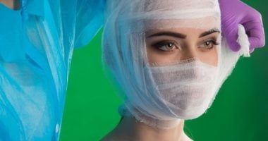 زوج يرفض سداد 500 ألف جنيه مصروفات عملية تجميل زوجته لإجرائها دون علمه