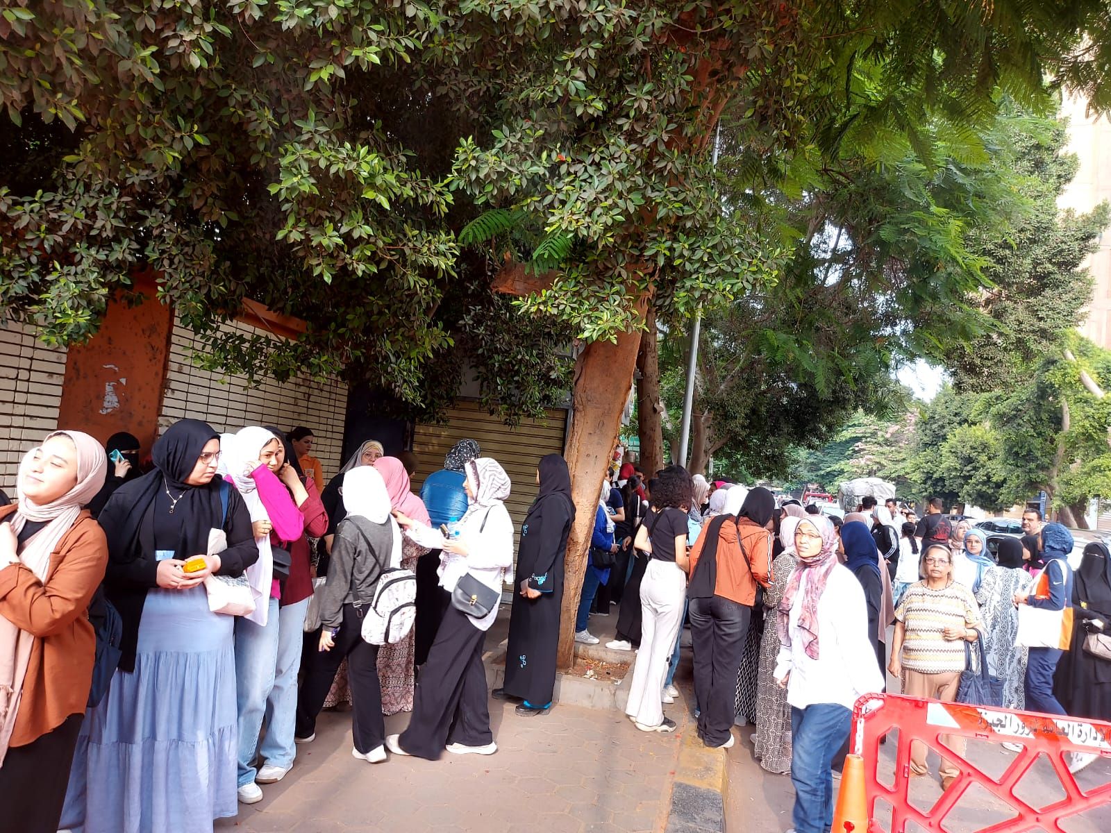 بدء دخول طلاب الثانوية العامة اللجان بالدقى فى ثانى أيام الامتحانات