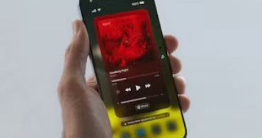 تكنولوجيا: هل ينهي iOS 26 احتكار Apple Music للأغلفة المتحركة؟