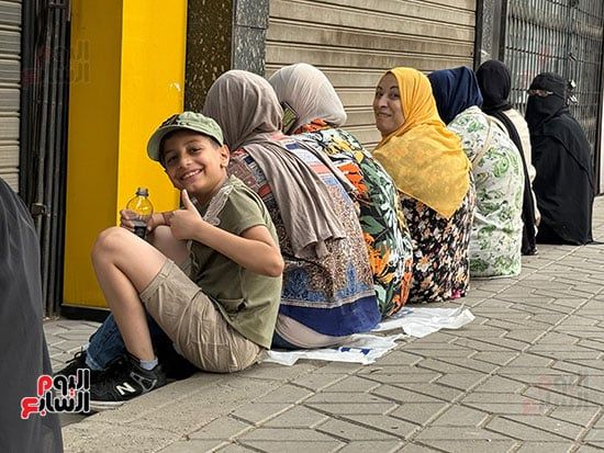 بدء إجراءات تفتيش طلاب الثانوية بالجيزة قبل بدء امتحان اللغة الأجنبية الثانية