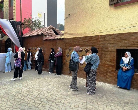 توافد طلاب الثانوية العامة على لجان الامتحانات لأداء اللغة الأجنبية الثانية