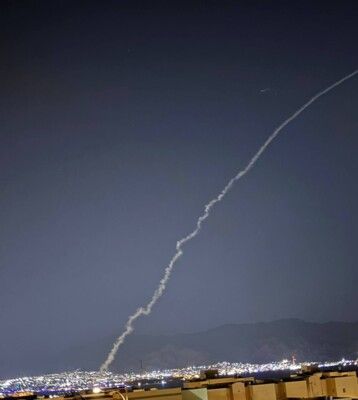 هيئة البث الإسرائيلية: سقوط صواريخ إيرانية في مناطق مفتوحة وإصابة عدد من الإسرائيليين خلال الفرار للملاجئ