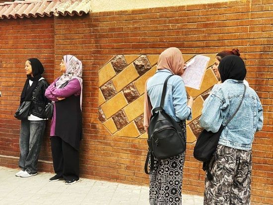 توافد طلاب الثانوية العامة على لجان الامتحانات لأداء اللغة الأجنبية الثانية