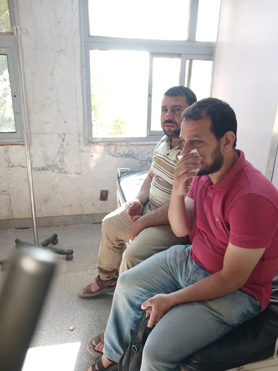 إصابة 12 مراقب امتحانات ثانوية عامة فى انقلاب سيارة بأسيوط.. صور