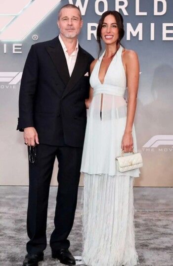 براد بيت في أحدث ظهور مع حبيبته التي تصغره بـ 29 عاماً