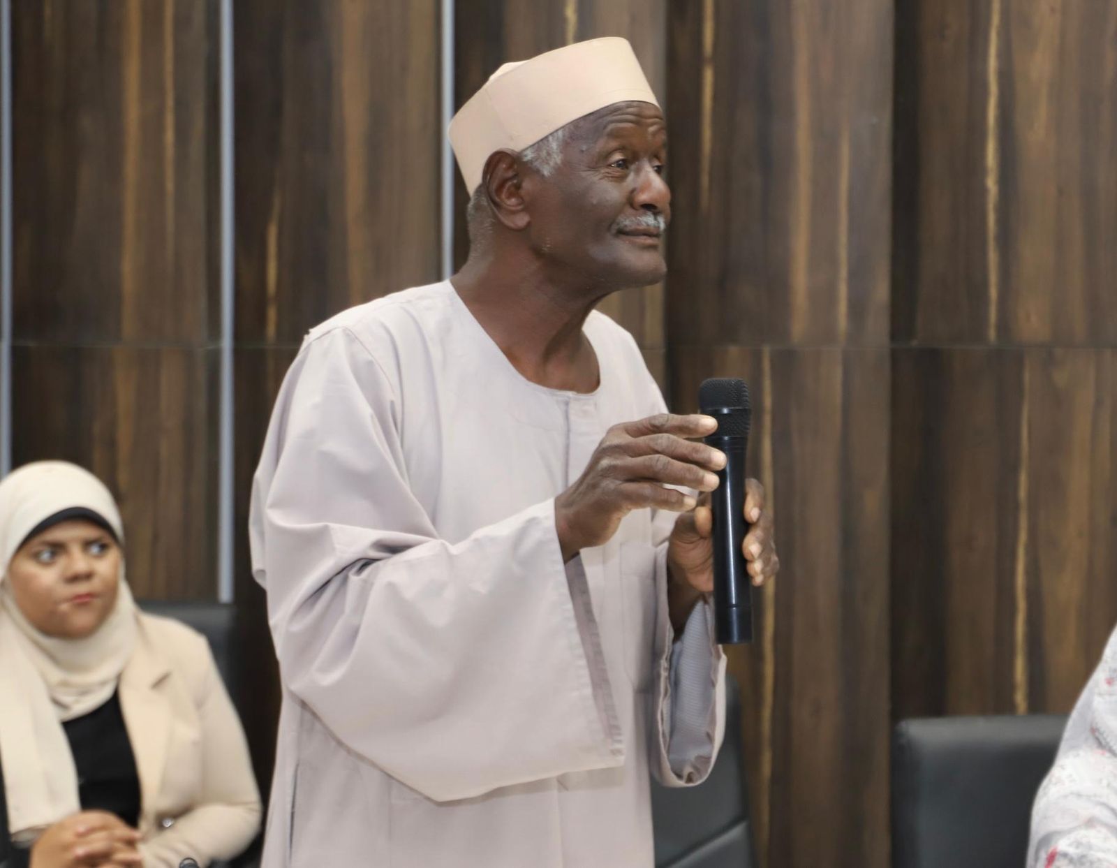 مدير صندوق مكافحة الإدمان يستعرض خطة تنفيذ البرامج الوقائية بمحافظة أسوان