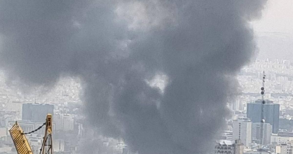 بالفيديو: لحظة قصف إسرائيلي على مبنى التلفزيون الإيراني خلال البث المباشر