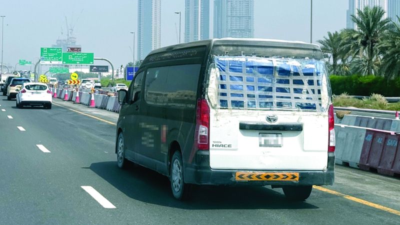 الامارات | زجاج مكسور