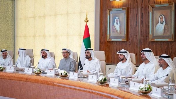 محمد بن راشد يترأس اجتماعاً لمجلس الوزراء في قصر الوطن