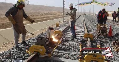 شاهد أعمال تركيب القضبان وتشطيبات محطات الخط الأول للقطار الكهربائى السريع