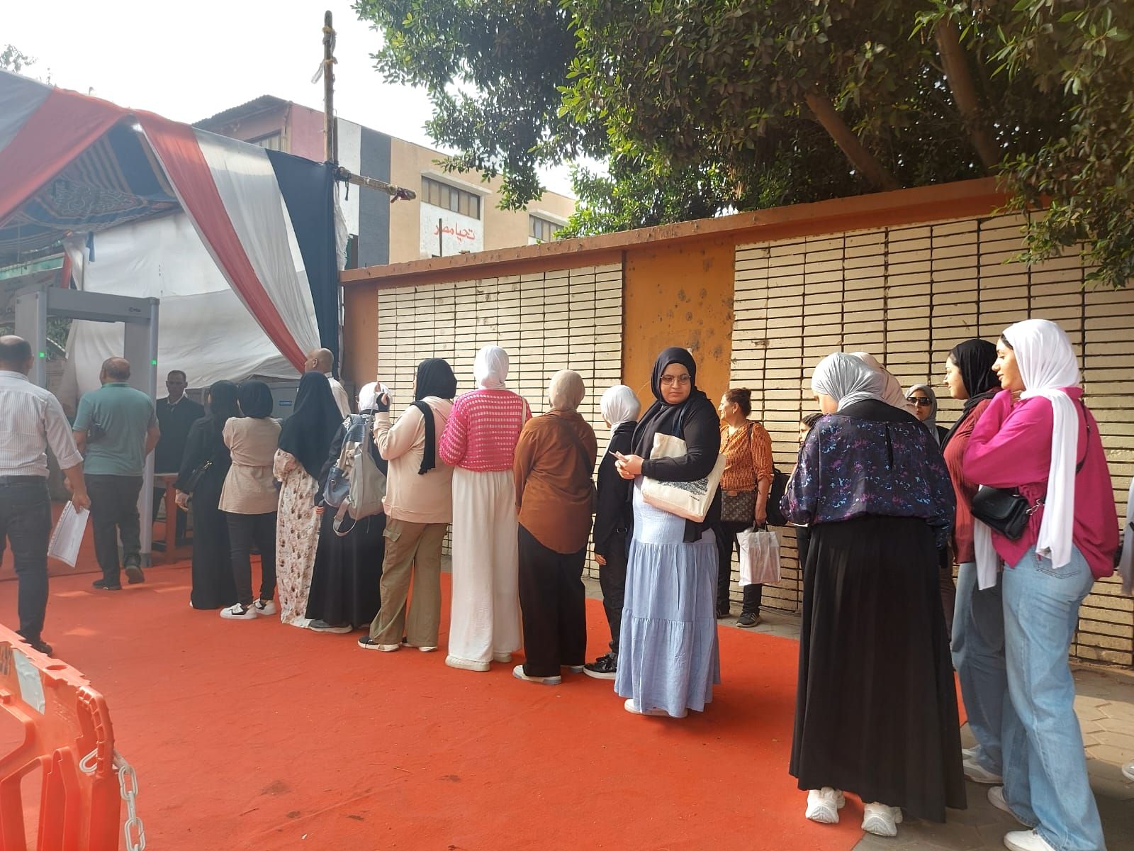 بدء دخول طلاب الثانوية العامة اللجان بالدقى فى ثانى أيام الامتحانات