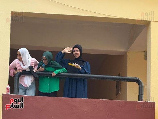 بدء إجراءات تفتيش طلاب الثانوية بالجيزة قبل بدء امتحان اللغة الأجنبية الثانية