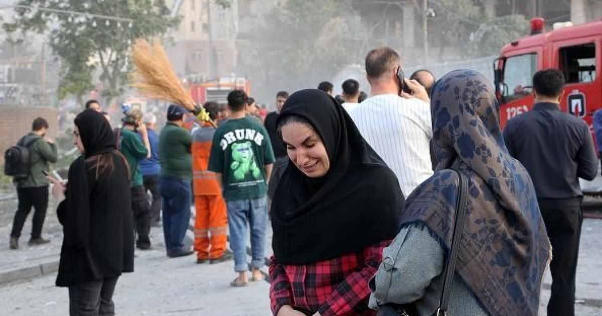 صحيفة: رسائل إيرانية عبر وسطاء لوقف الهجمات واستئناف المفاوضات النووية