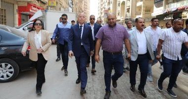 محافظ القاهرة يتفقد أعمال تطوير بحى السلام ويفتتح بعض المشروعات