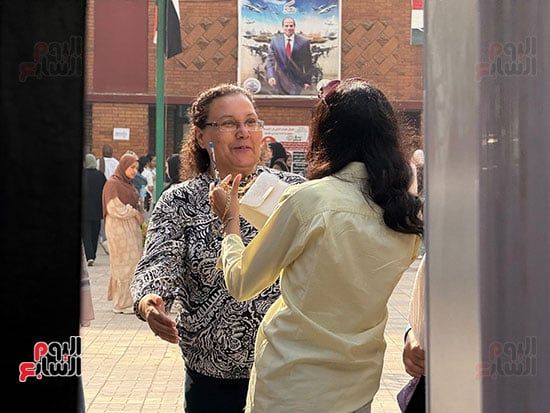 بدء إجراءات تفتيش طلاب الثانوية بالجيزة قبل بدء امتحان اللغة الأجنبية الثانية