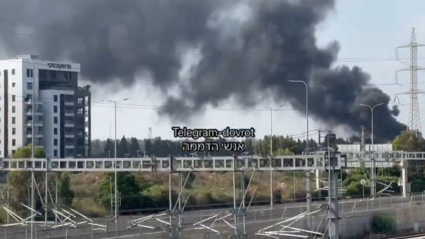 عاجل : صواريخ تستهدف مقر اقامة نتنياهو (فيديو)