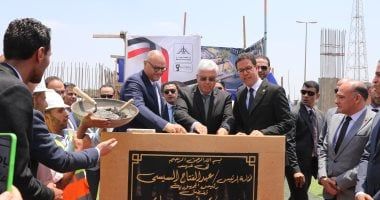 وزير التعليم العالى يضع حجر الأساس لمشروعات بتكلفة 2.350 مليار جنيه ببنها