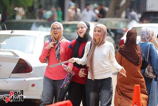 ارتياح بين طلاب الثانوية العامة بعد امتحان اللغة الأجنبية الثانية: كان سهل