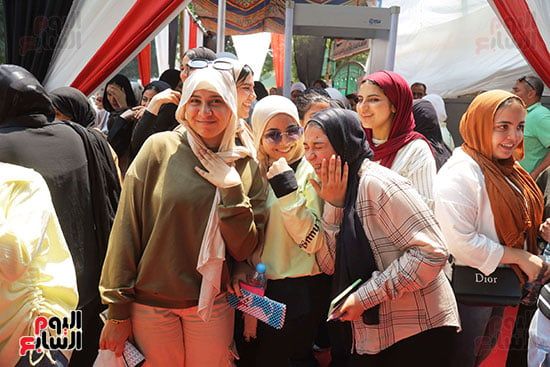 ارتياح بين طلاب الثانوية العامة بعد امتحان اللغة الأجنبية الثانية: كان سهل