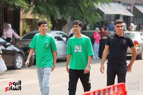 ارتياح بين طلاب الثانوية العامة بعد امتحان اللغة الأجنبية الثانية: كان سهل