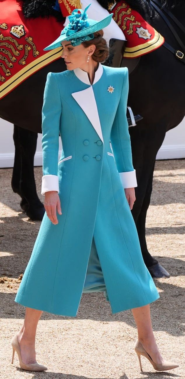 بالصّور- بين الأبيض والفيروزيّ… كيت تكتب سطرًا جديدًا في حكاية ديانا الخالدة