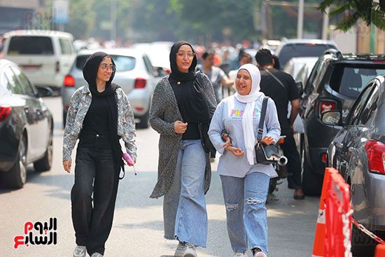 بدء خروج طلاب الثانوية العامة من اللجان بعد انتهاء امتحانات اليوم الثانى