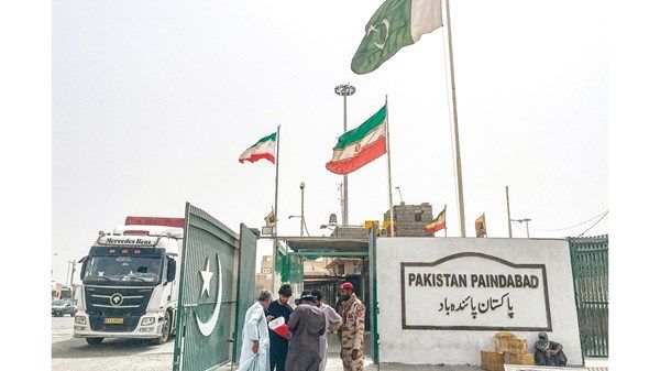 باكستان تغلق حدودها مع إيران