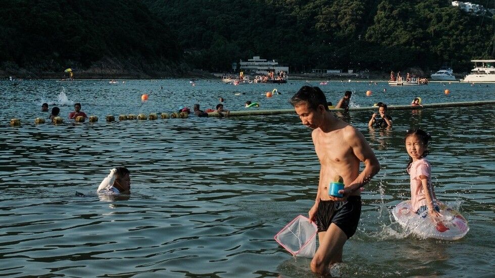 الصين تجدد تحذيرين ضد العواصف ودرجات الحرارة العالية