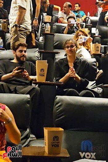 نور عمرو دياب تساند والدتها شيرين رضا فى العرض الخاص لفيلم "فى عز الضهر"